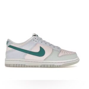 Nike Dunk Low Sneakers Size 5 Grade School